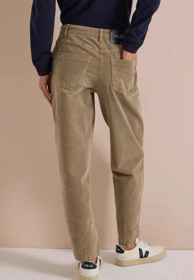 Style Scarlett Barrel Corduroy, creamy mocha