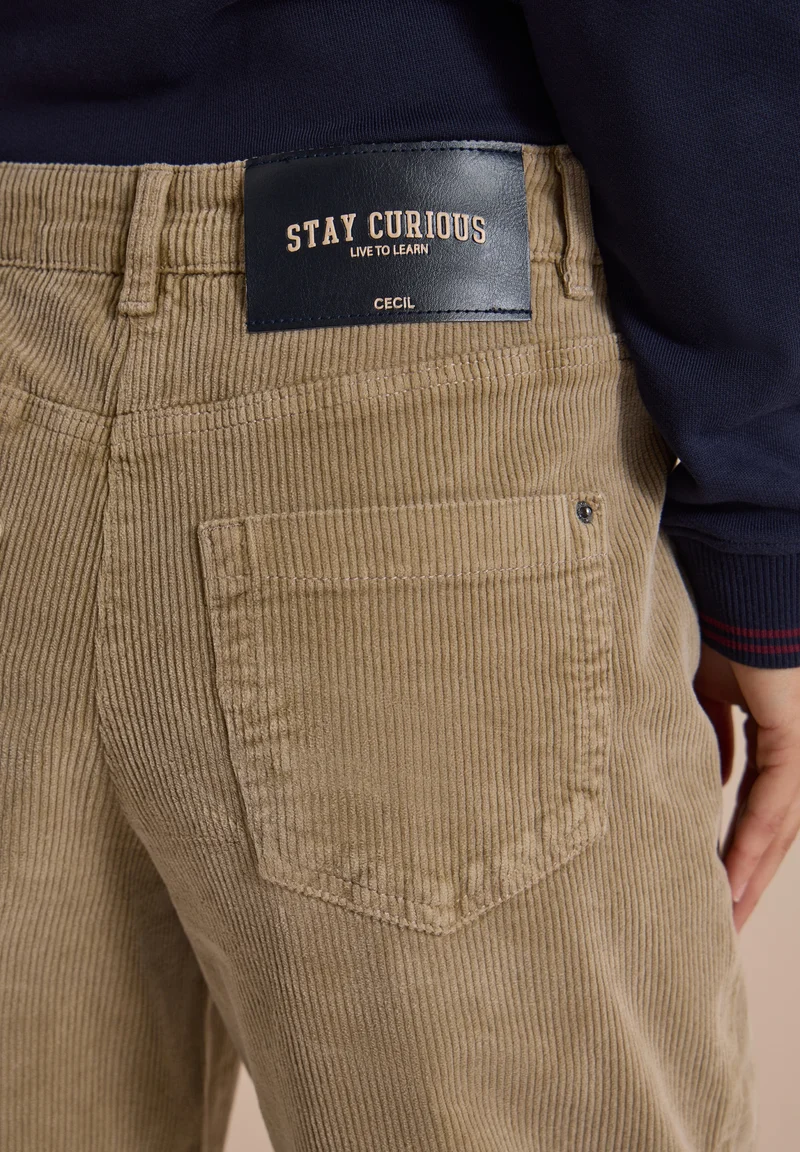 Style Scarlett Barrel Corduroy, creamy mocha