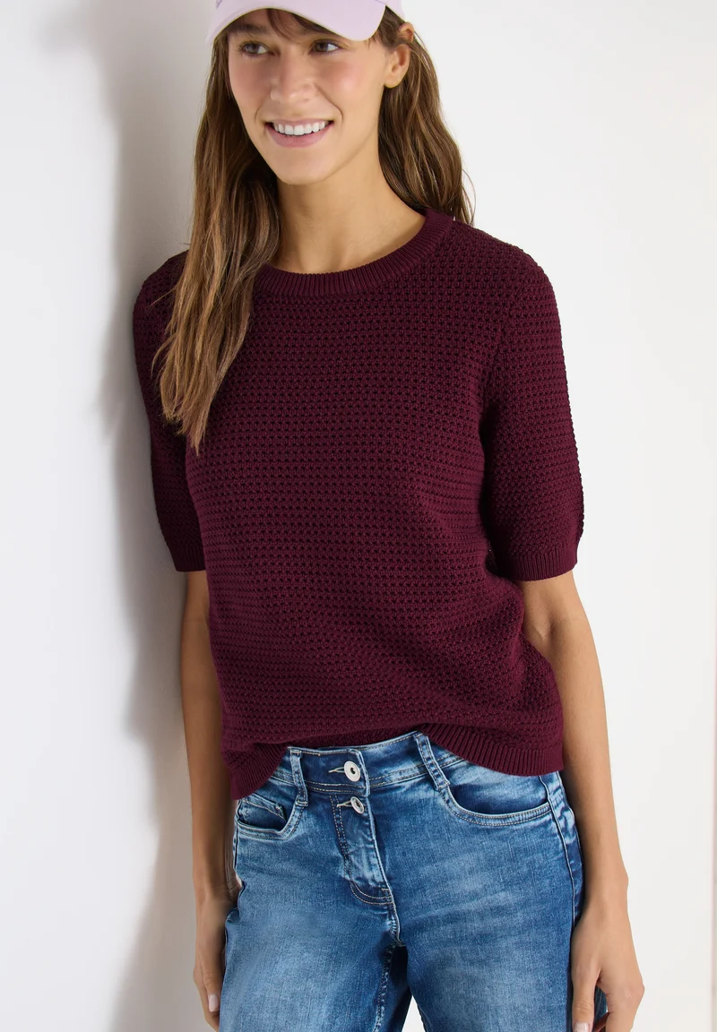 Structured Roundneck, sweet grape red