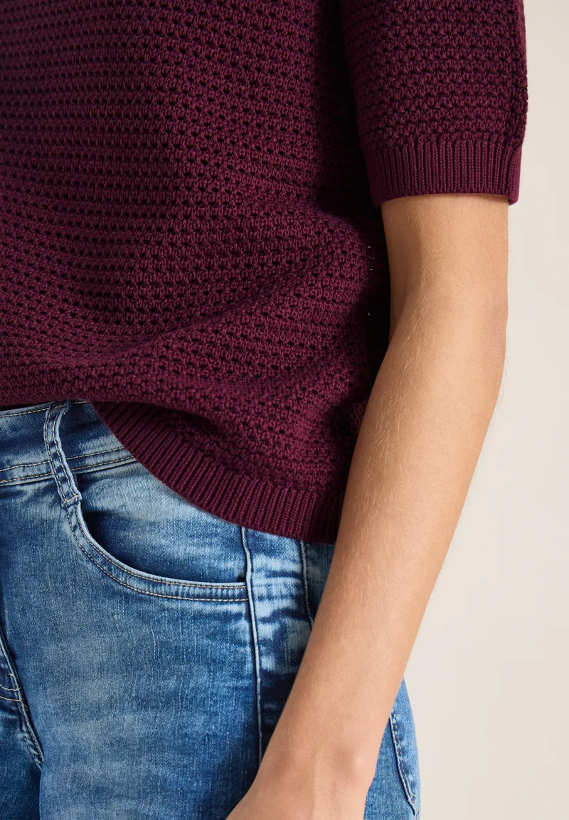 Structured Roundneck, sweet grape red