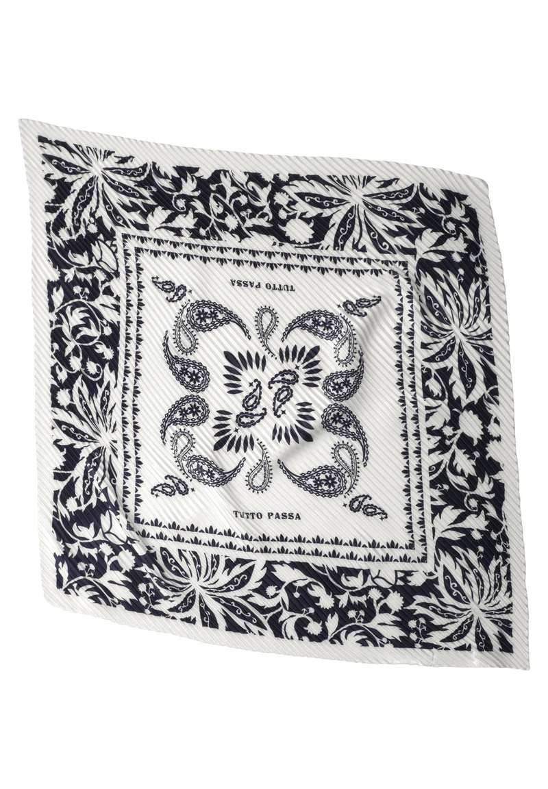 Studio_ Pleated Nicki Square, Black