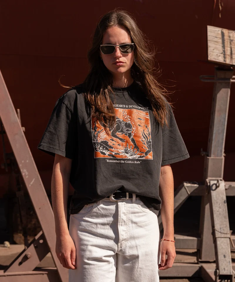 THE DIVER TEE