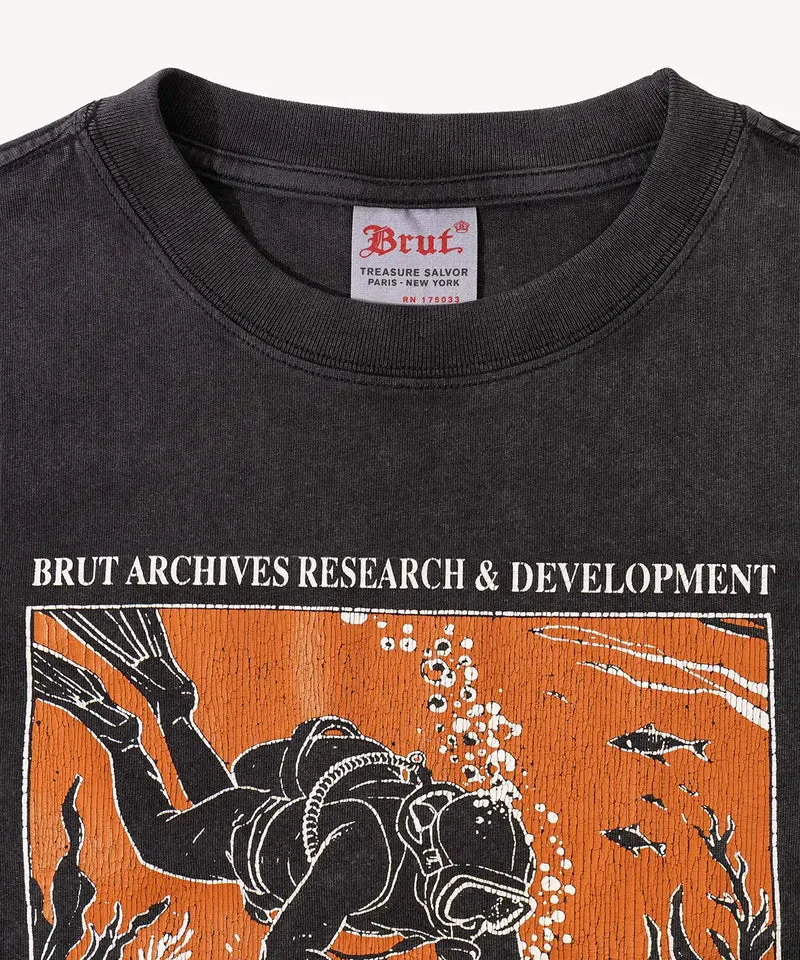 THE DIVER TEE