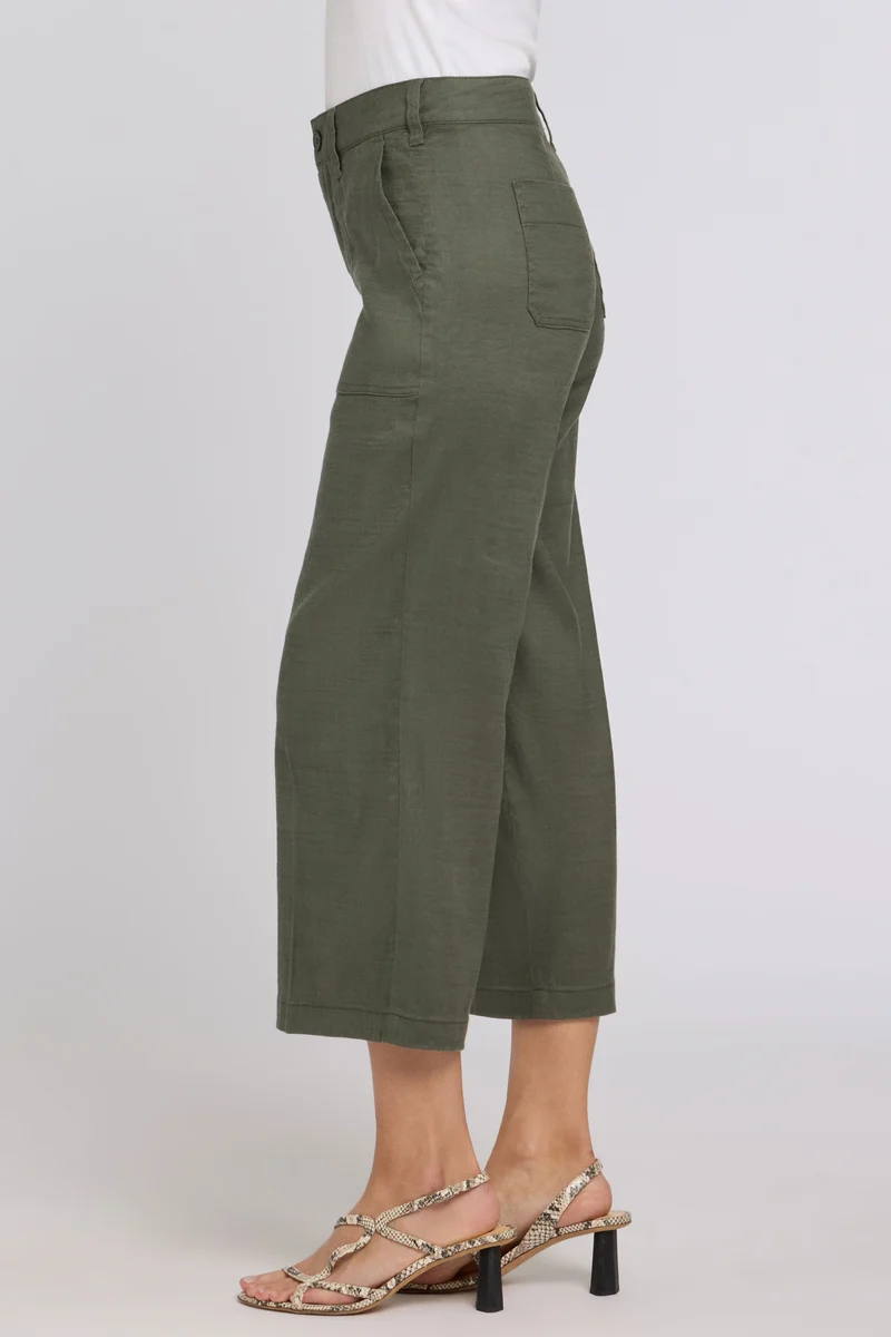 Wide Leg Cargo Capri Hosen aus Stretchleinen | Desert Green