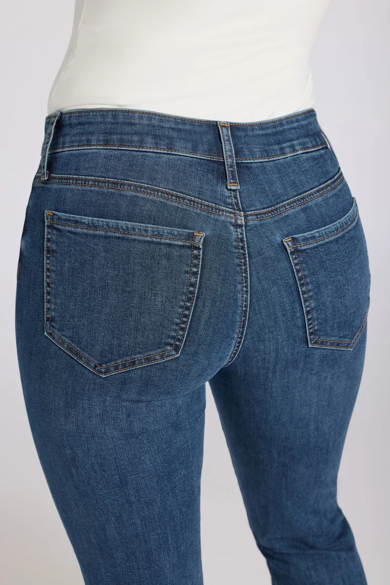 Marilyn Straight Crop Jeans in Cool Embrace® Denim | Sunset Villa