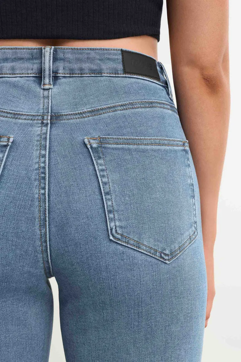 Straight Jeans
