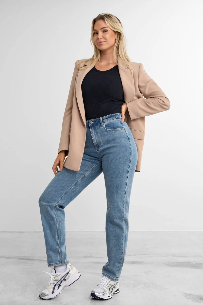 Straight Jeans