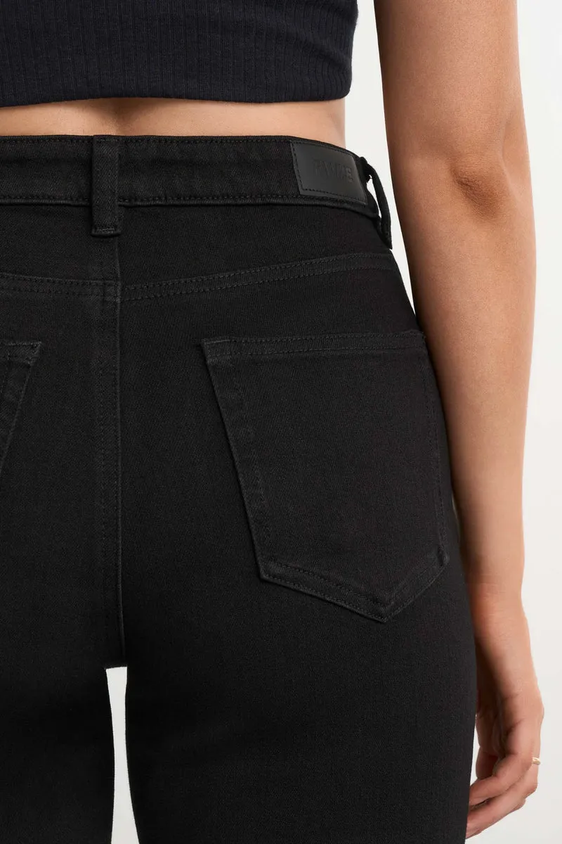 Straight Jeans