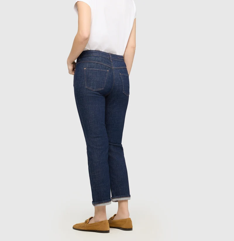 DREAM cropped auth.