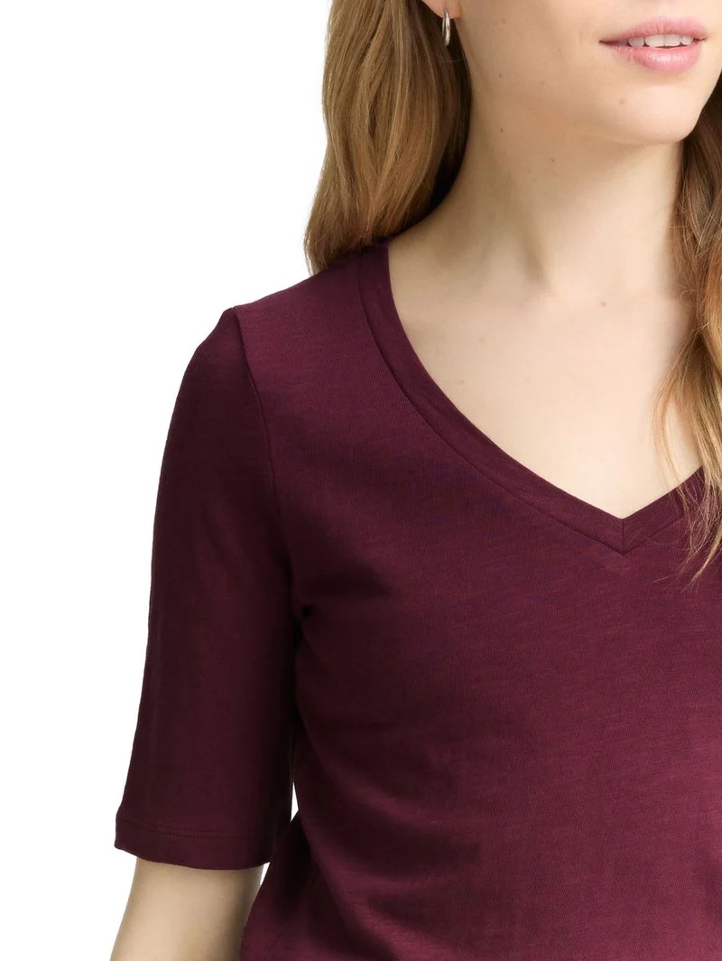 T-Shirt mit V-Ausschnitt
