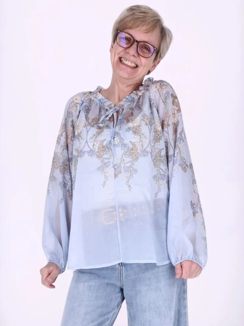 Damen Carmen-Blusenshirt mit floralem Allover-Print aus Baumwolle in Hellblau