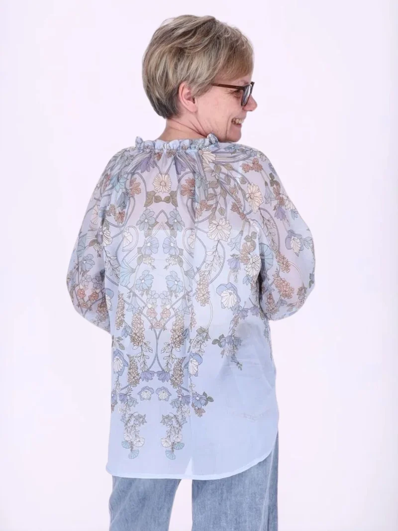 Damen Carmen-Blusenshirt mit floralem Allover-Print aus Baumwolle in Hellblau