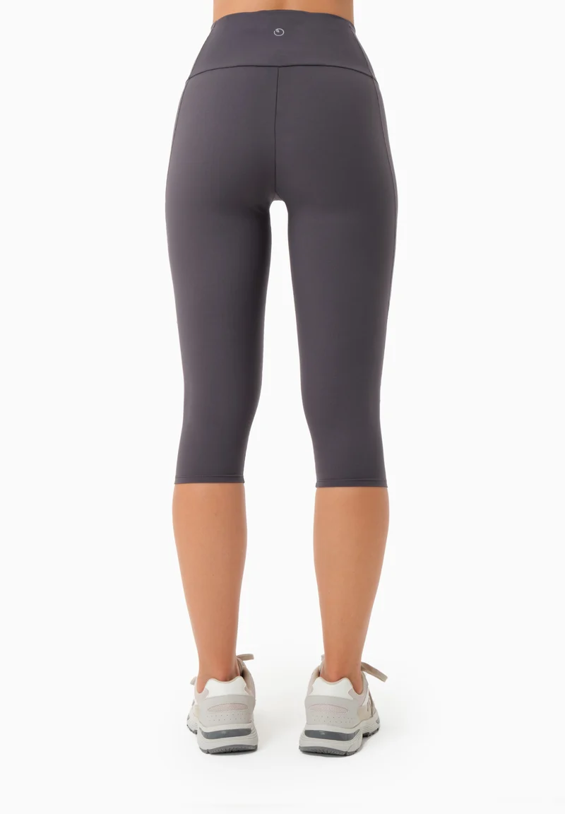 LAILLA | Capri-Leggings aus recyceltem Polyamid