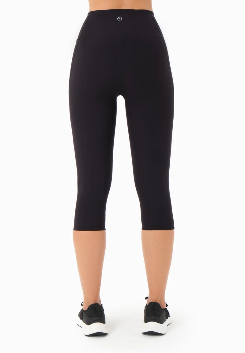 LAILLA | Capri-Leggings aus recyceltem Polyamid