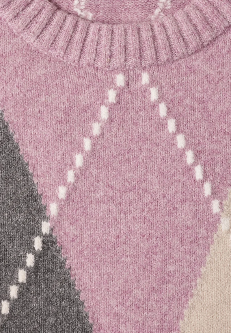 LTD QR Studio_Argyle sweater, pearly rose mel.