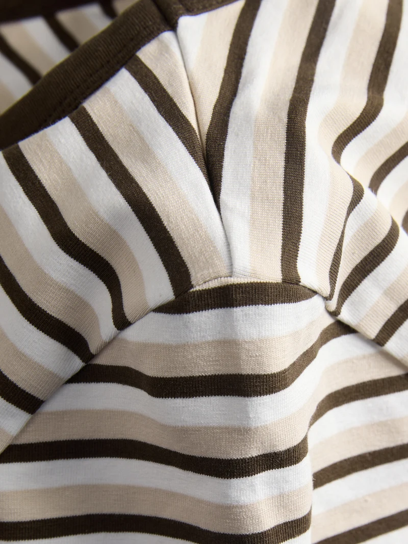 JXGIGI STR SS STRIPE TEE JRS EXP LN, Cloud Dancer/Oatmeal & Demitasse