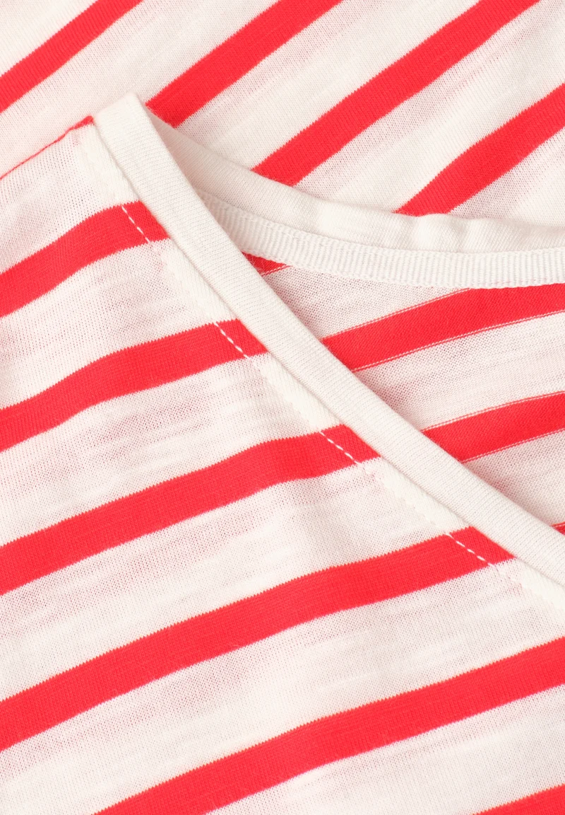 LTD QR_Studio_yds v-neck shirt, chili red