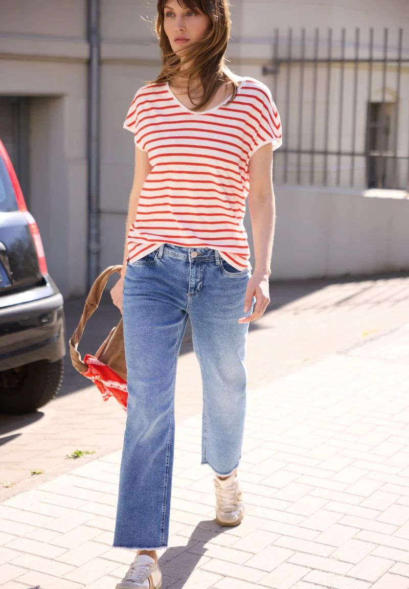 LTD QR_Studio_yds v-neck shirt, chili red