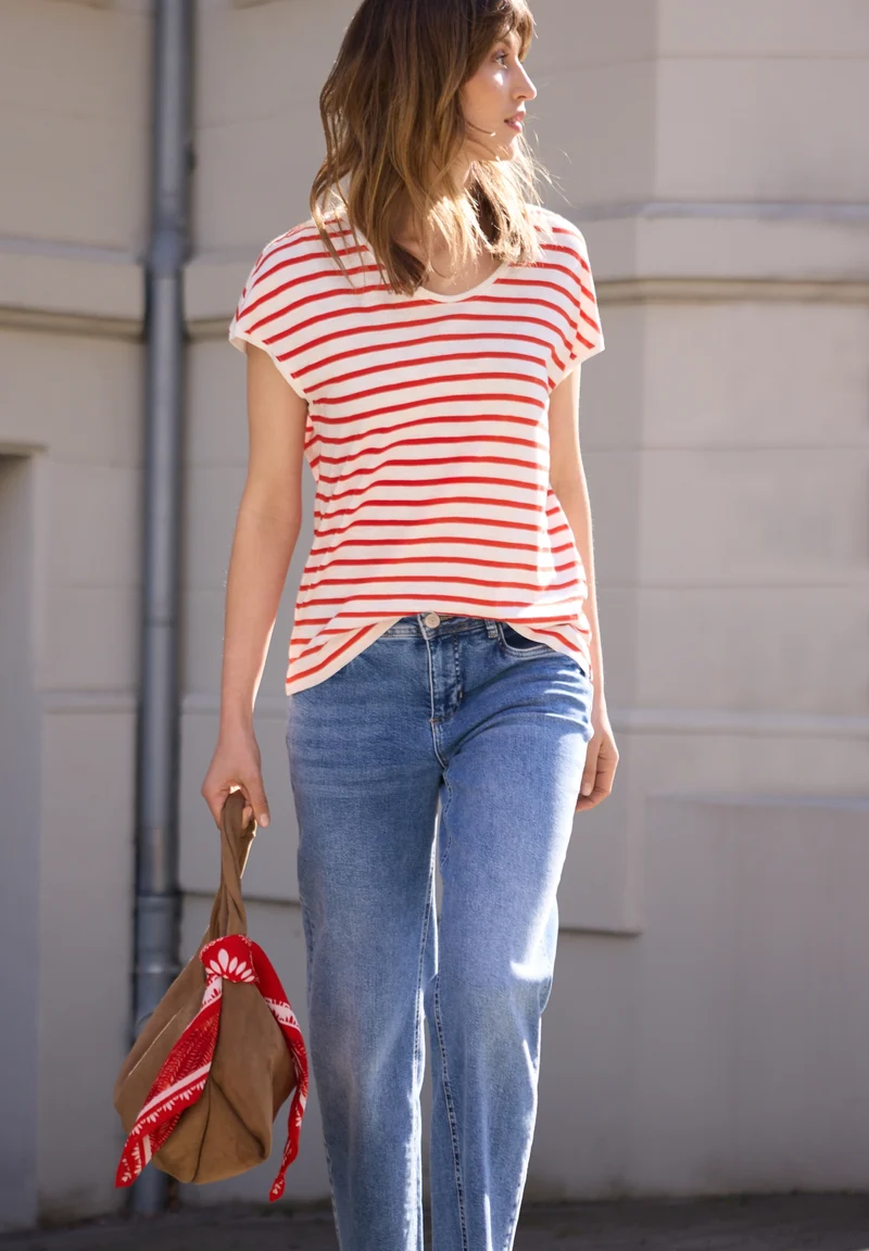 LTD QR_Studio_yds v-neck shirt, chili red