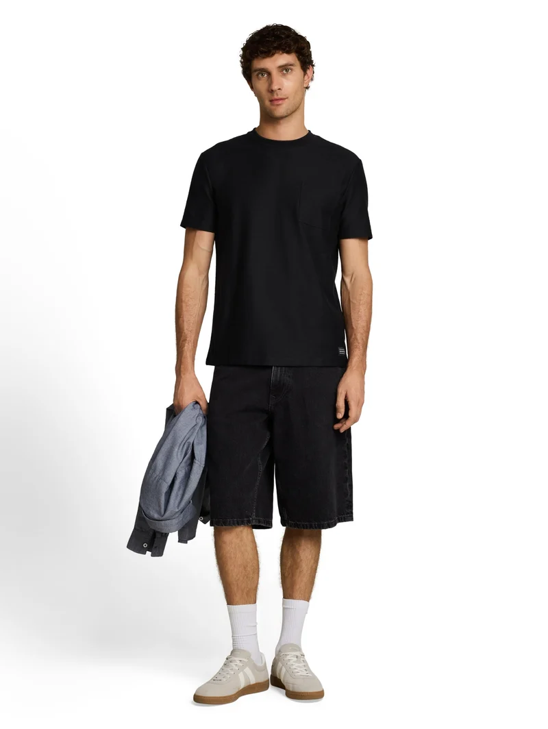 structured t-shirt with pocket, Black