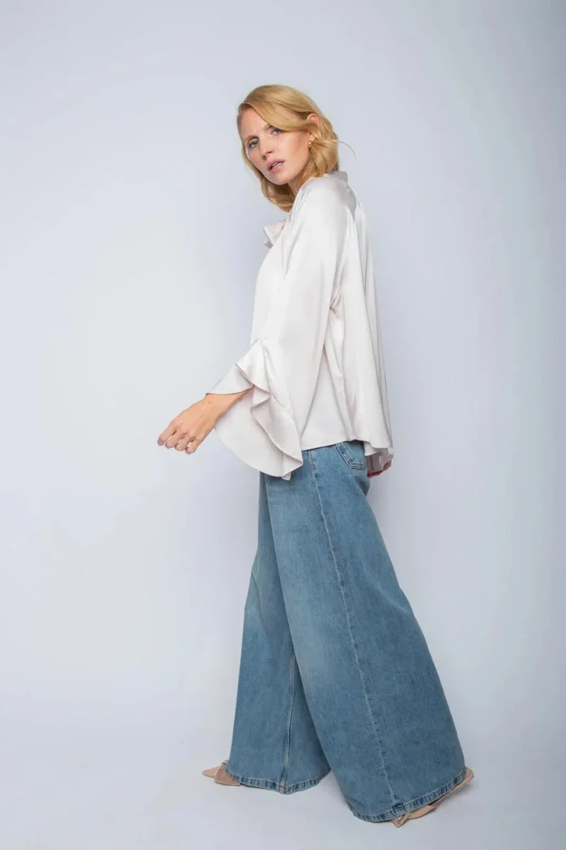 Emily Van Den Bergh Bluse mit Volants Sand