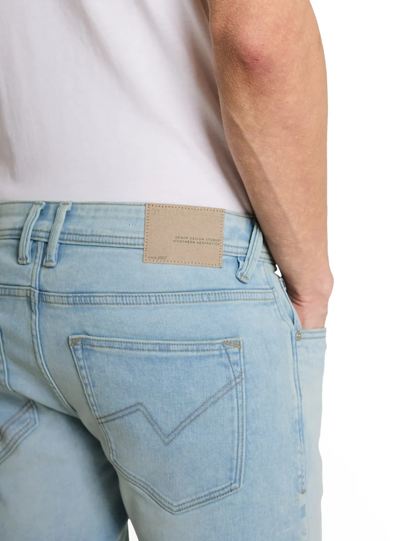 TTPIERS SLIM SHORTS, Used Bleached Blue Denim