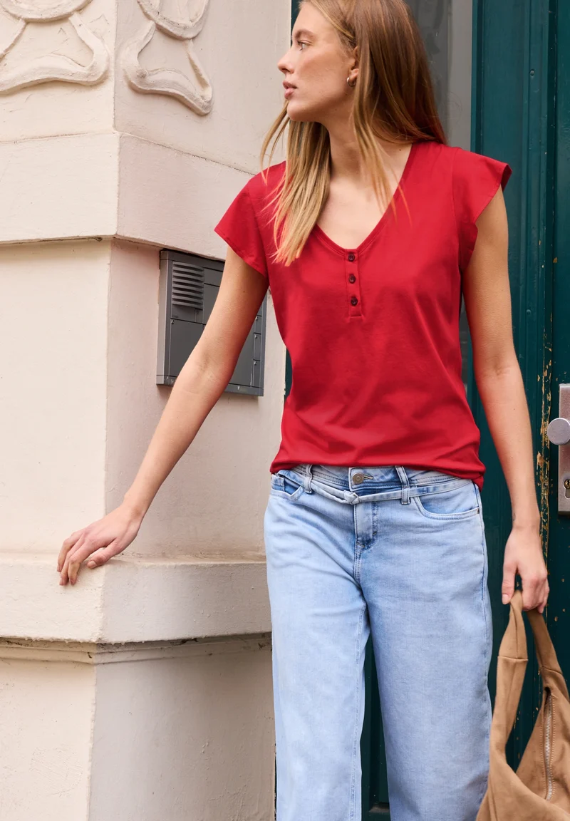 shirt w.button panel and volan, chili red