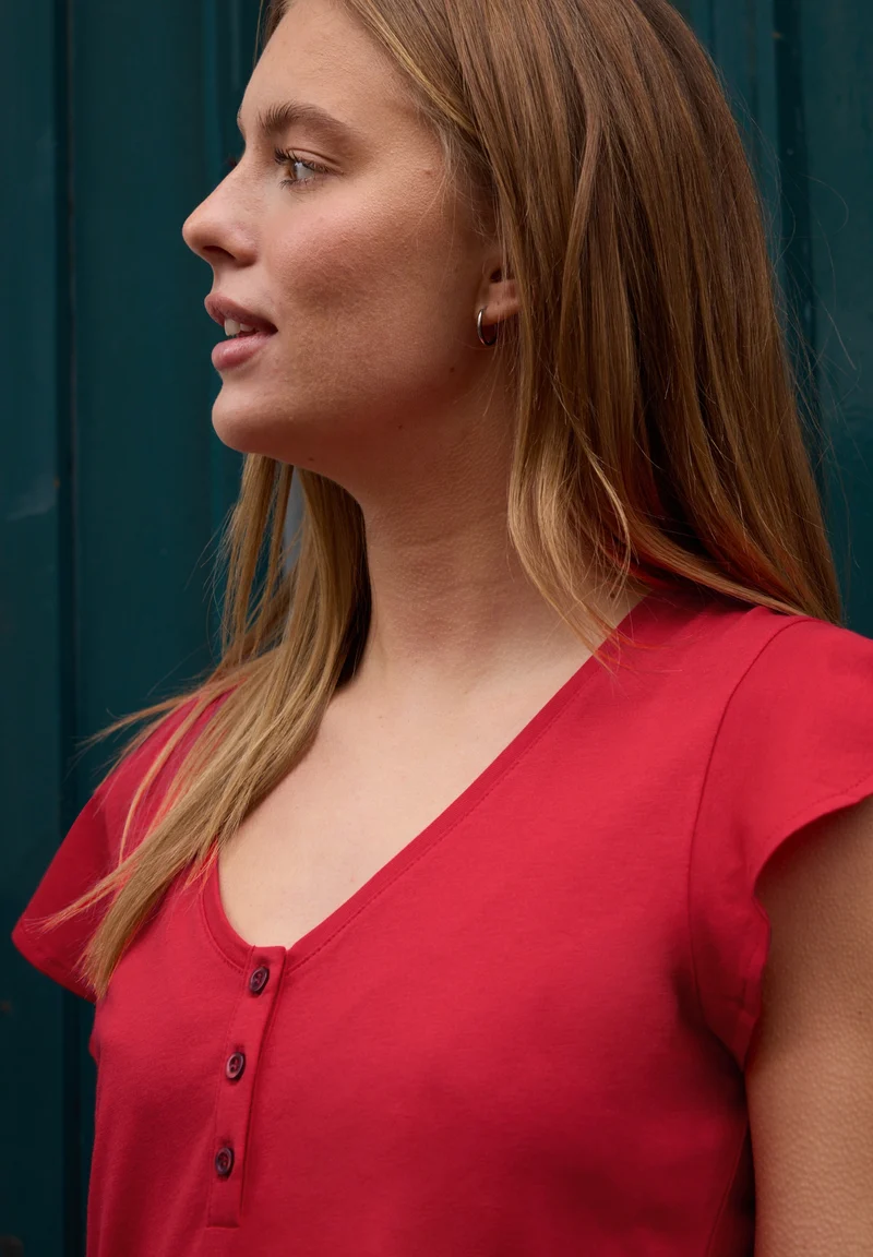 shirt w.button panel and volan, chili red