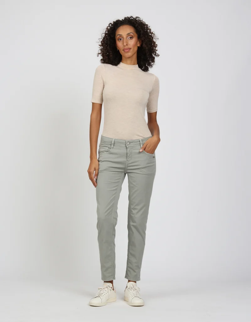 94AMELIE CROPPED, green tea
