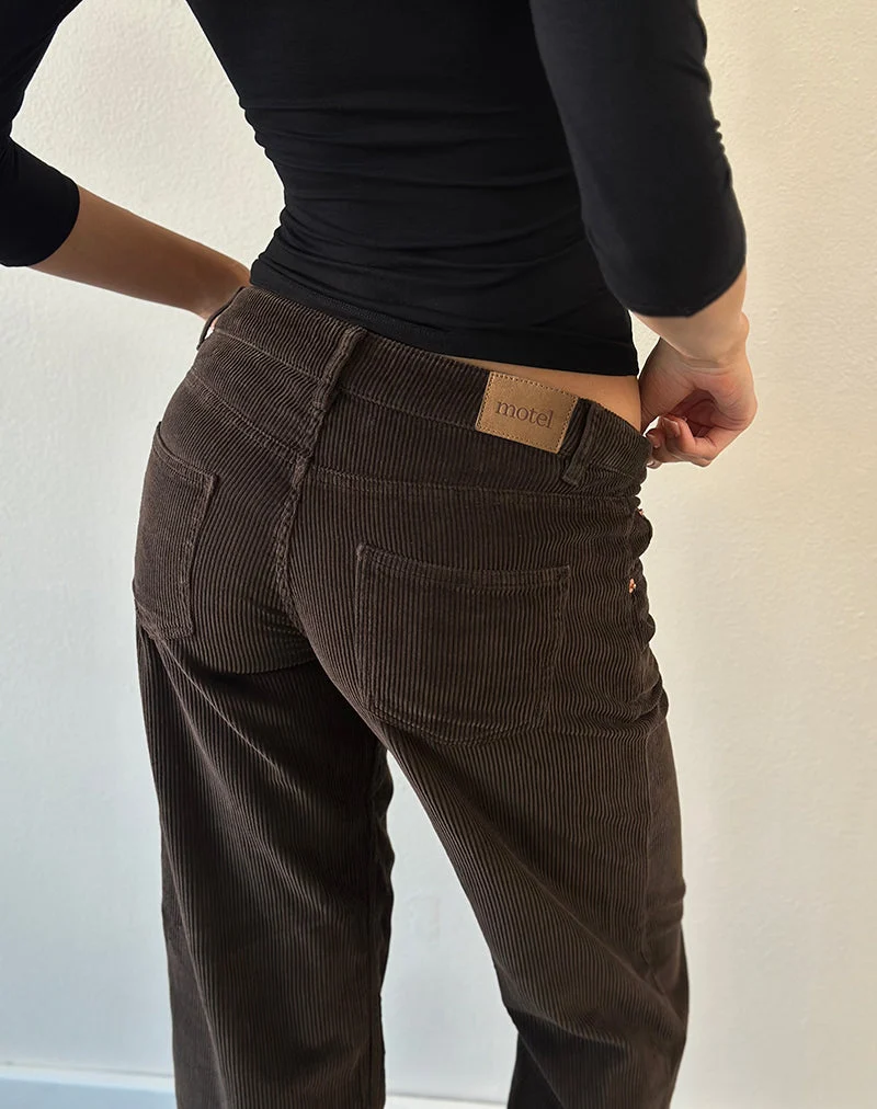 Parallel-Hose mit niedriger Leibhöhe aus Cord in Schokoladenbraun