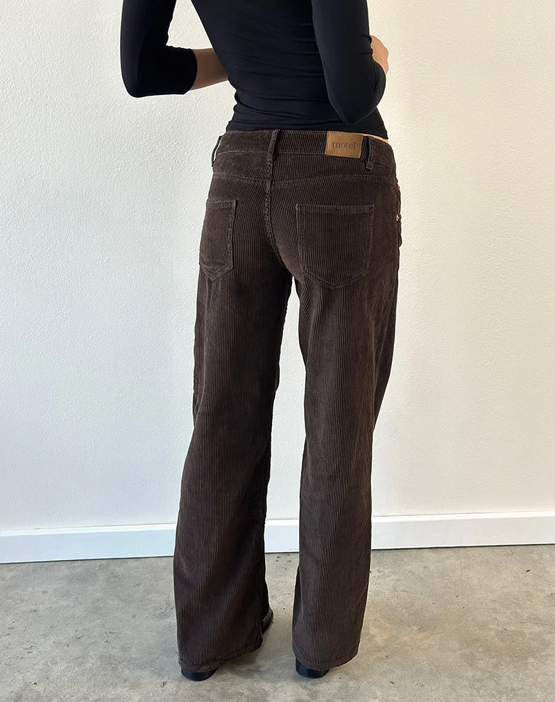 Parallel-Hose mit niedriger Leibhöhe aus Cord in Schokoladenbraun