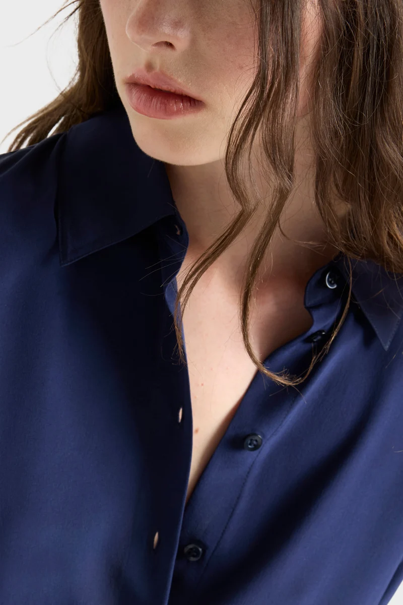 LONG SLEEVE SLIM FIT BLOUSE in Silk Navy Blue