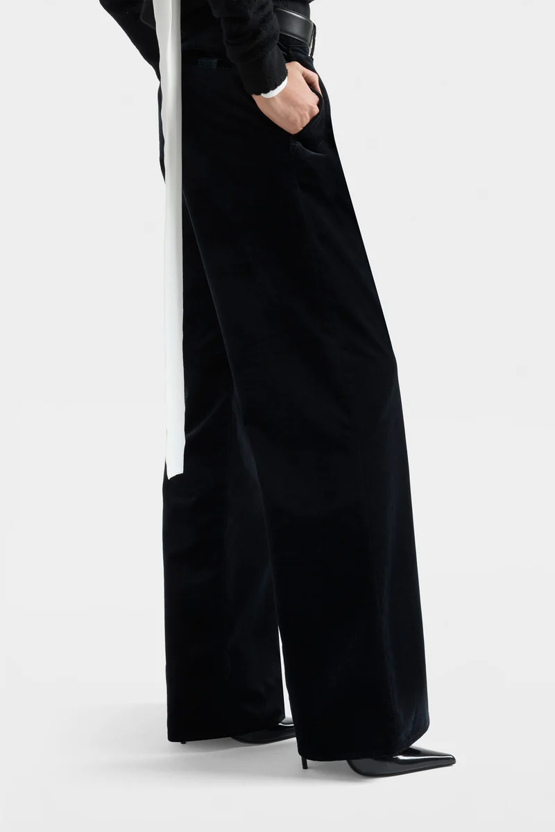LOTTA in Velvet Black