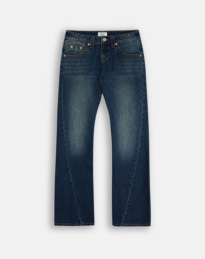 Jeans mit extra niedriger Leibhöhe und gedrehten Nähten in mittlerem Blauton