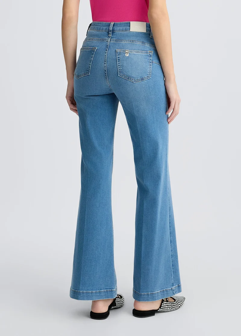 Flared jeans with buttons
