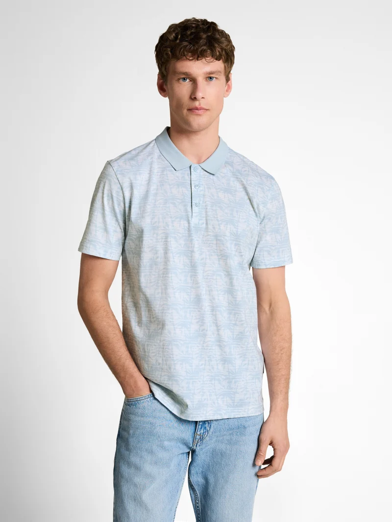 allover printed polo, light blue stripy palm print