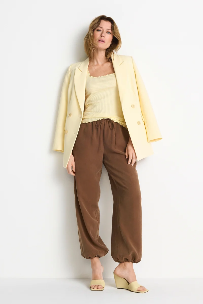O Frill Top, soft butter