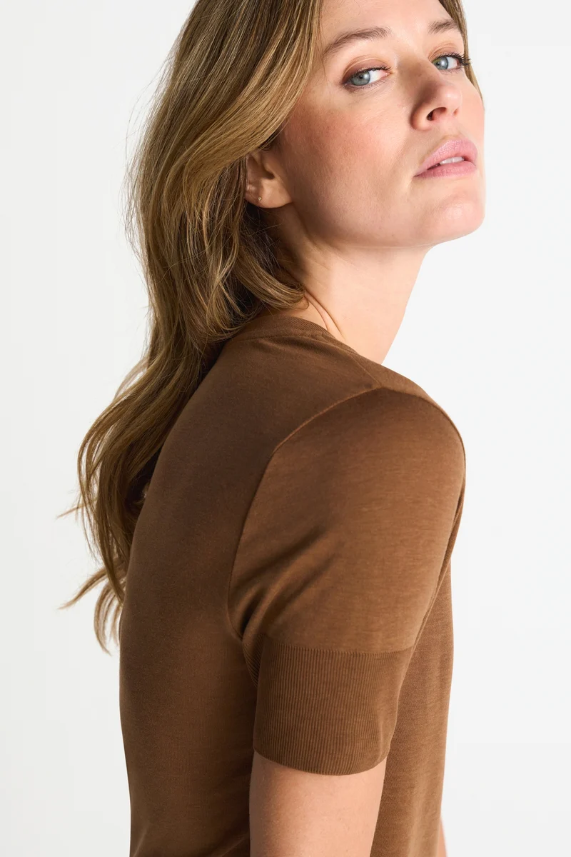 T Fineknit V-Neck Shirt, coconut bark