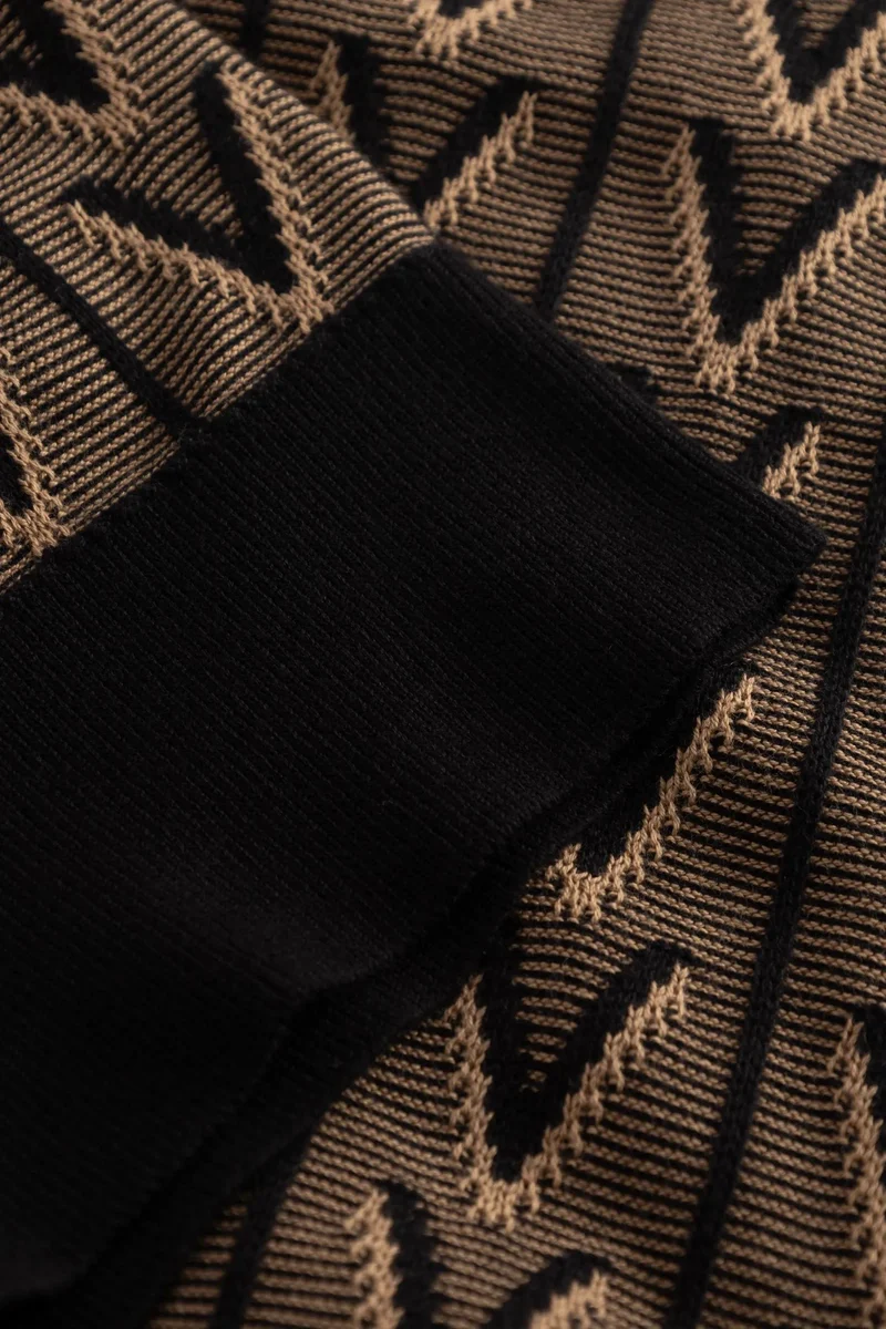 Robas-JS, Black 001