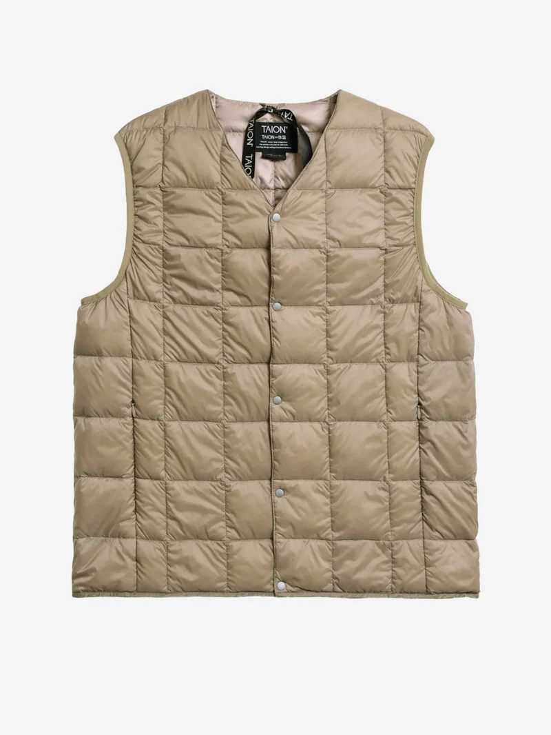 Gilet khaki imbottito in piuma con scollo a V