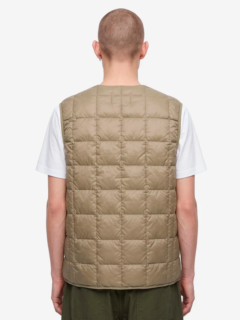 Gilet khaki imbottito in piuma con scollo a V