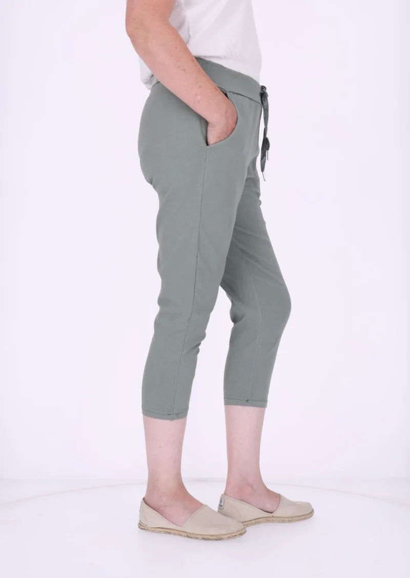 Splash of Color Capri-Shorts Damen