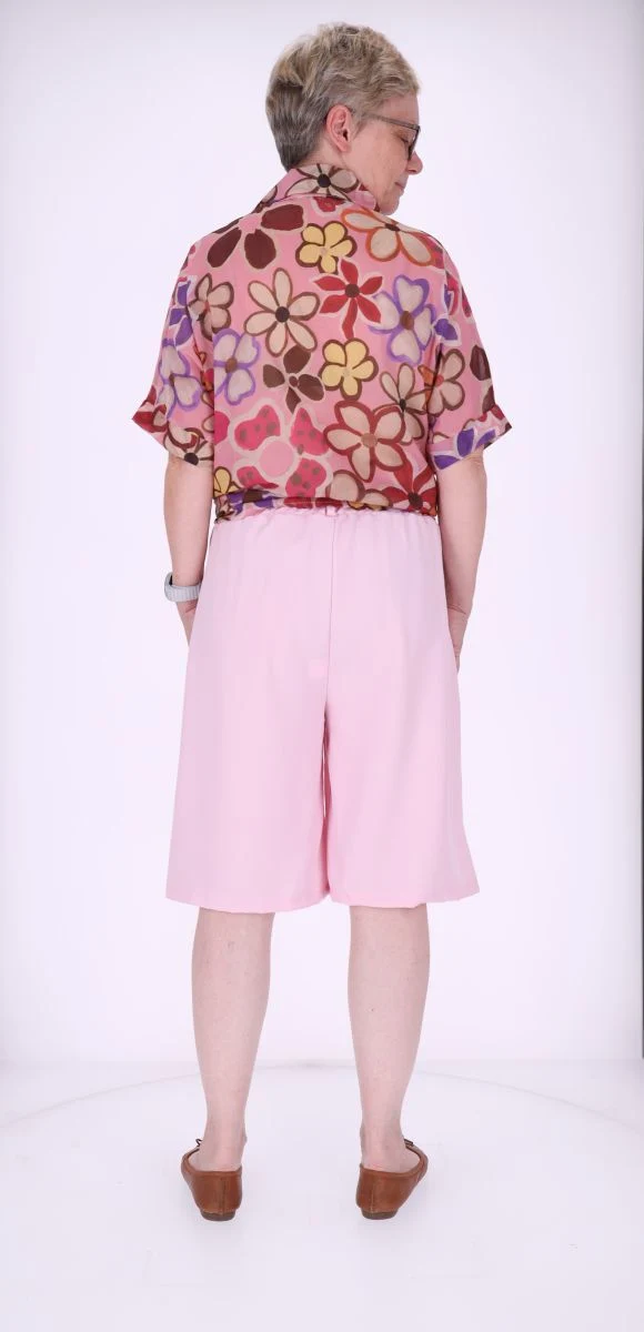 Splash of Color Damen Shorts knielang