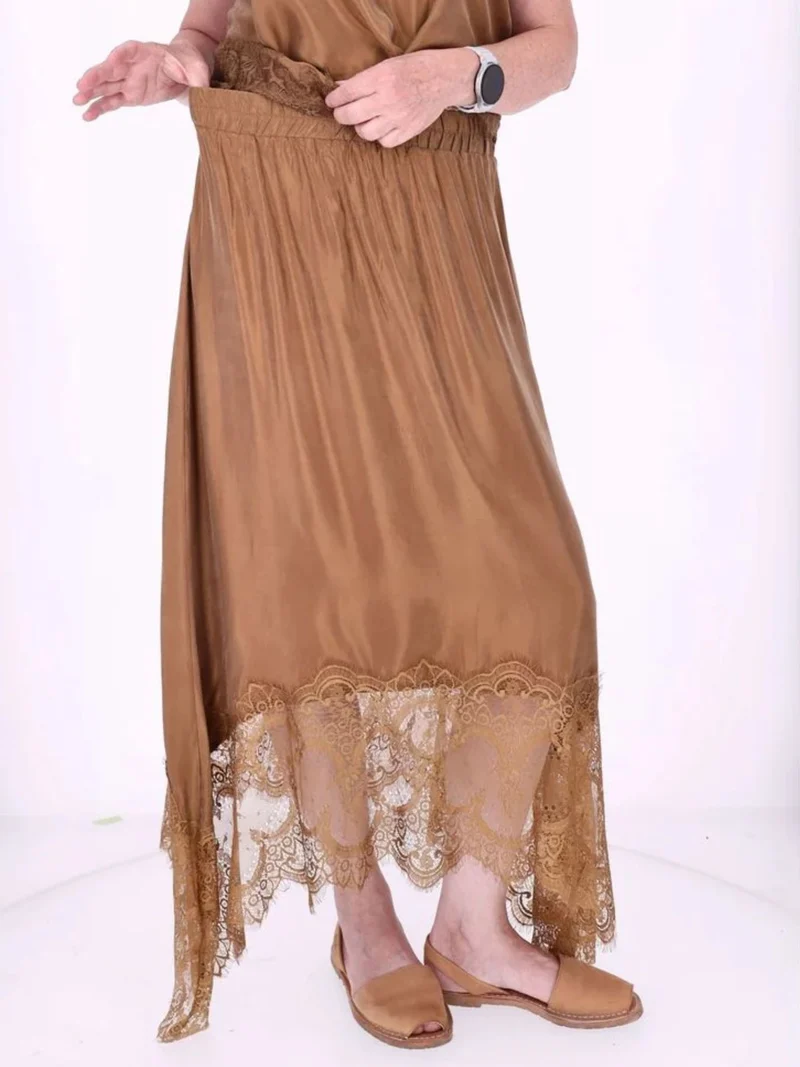 Damen Midi-Rock mit Spitzenkante und asymmetrischem Saum – Camel
