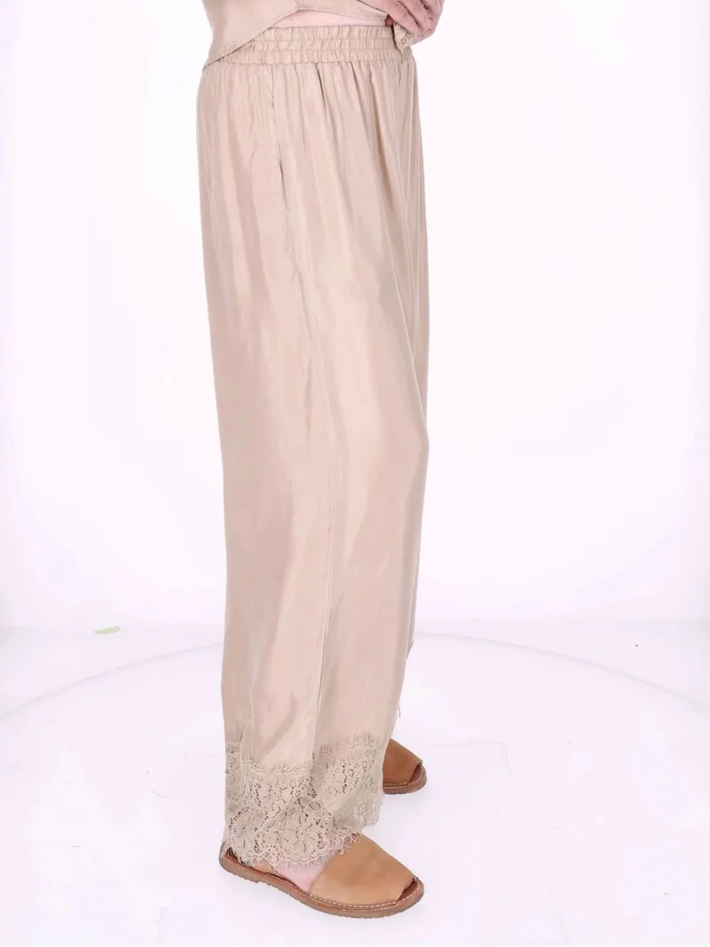 Damen Hose mit Spitzenabschluss – Beige