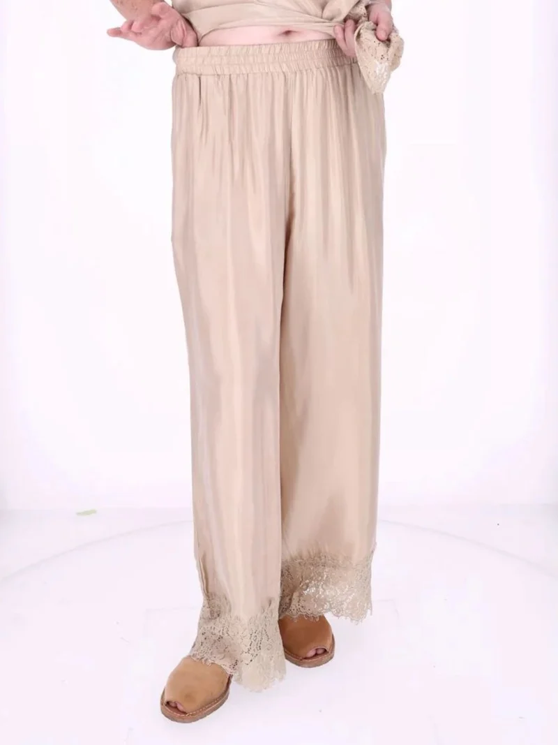 Damen Hose mit Spitzenabschluss – Beige