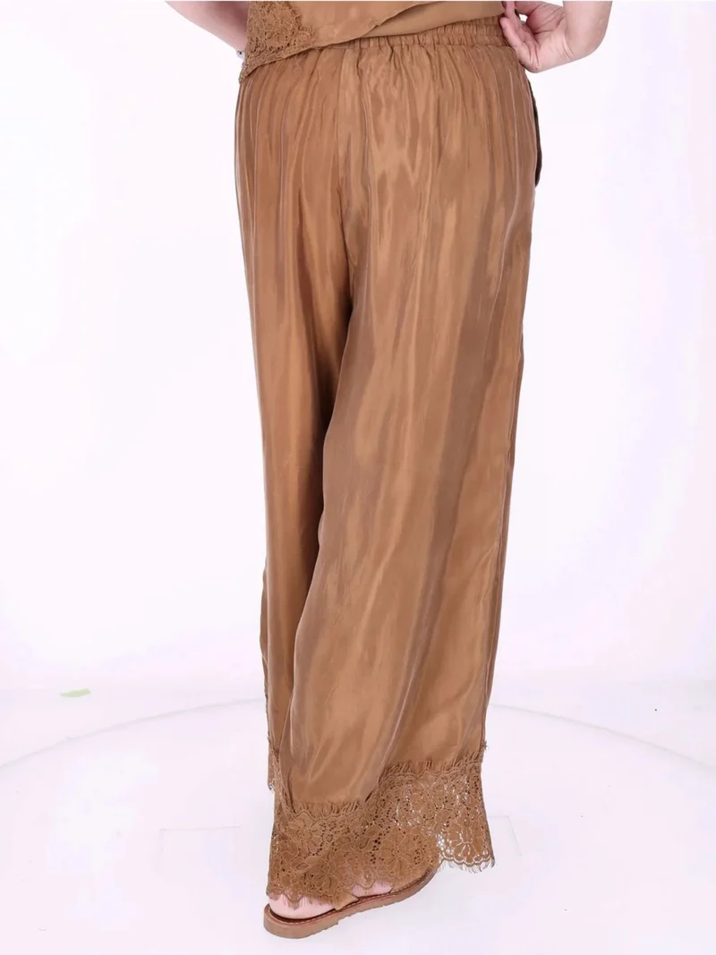 Damen Hose mit Spitzenabschluss – Camel