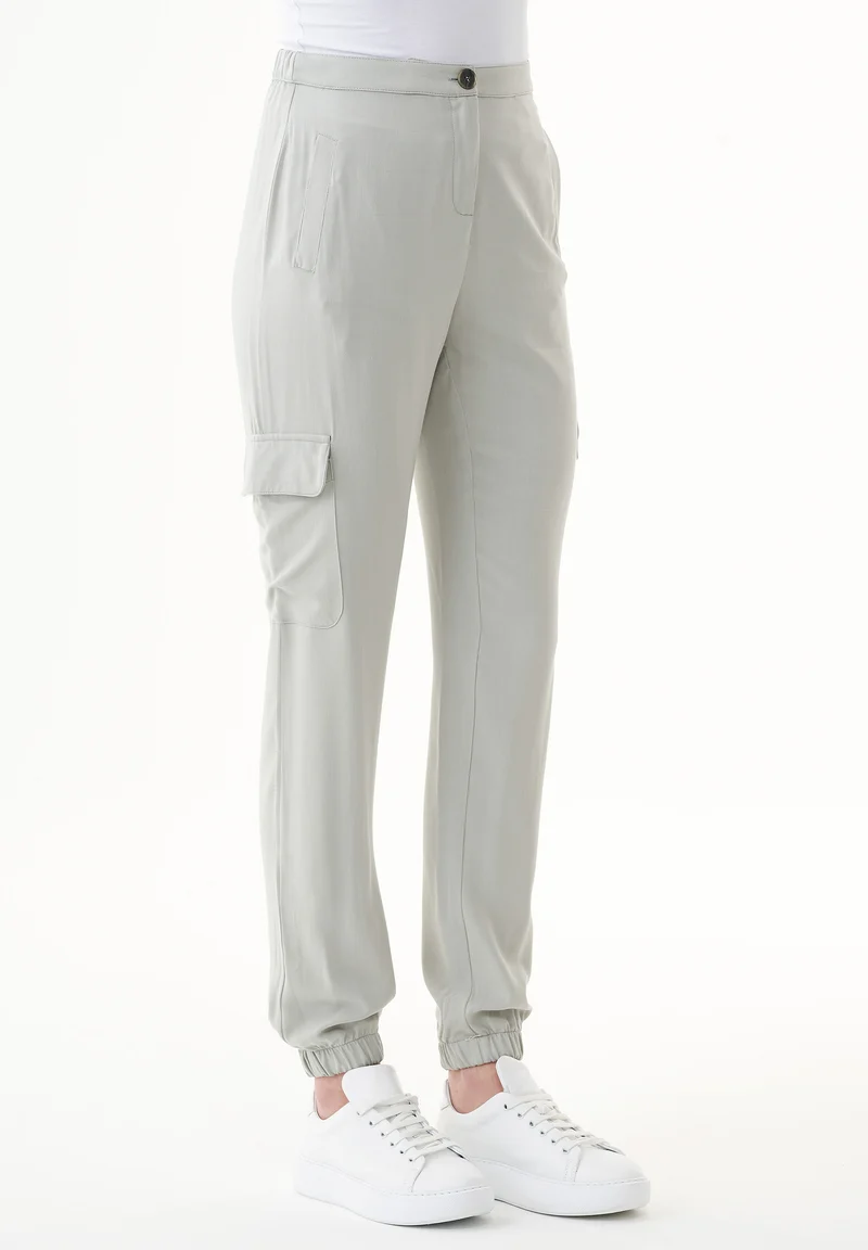 Cargohose aus LENZING™ ECOVERO™