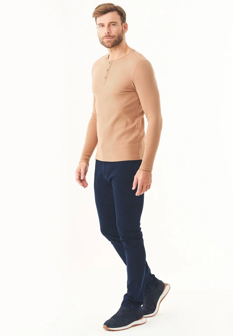 Geripptes Henley Langarmshirt aus Bio-Baumwolle