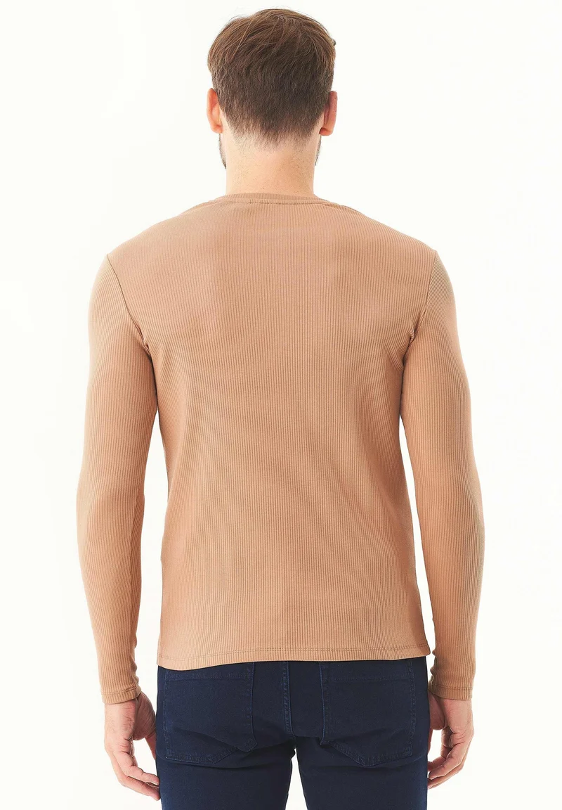 Geripptes Henley Langarmshirt aus Bio-Baumwolle